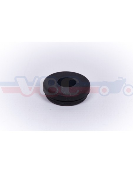 Passe cable garde-boue arrière 32983-011-000